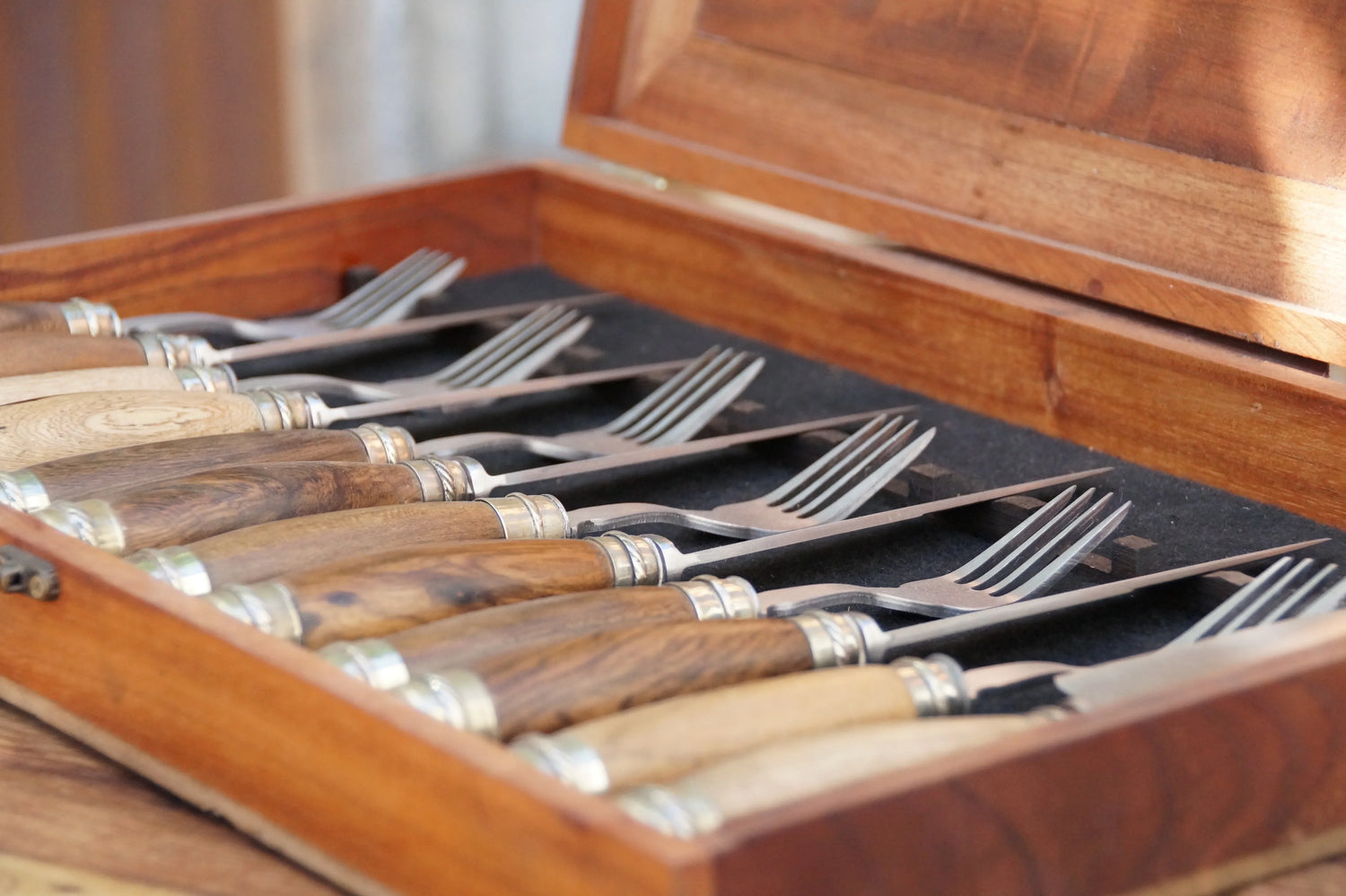 KNIVES